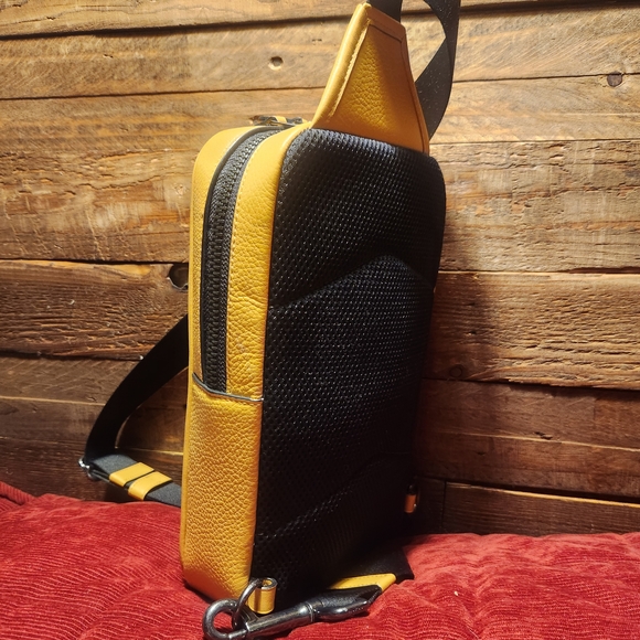 Coach Sullivan Sling Backpack/Purse - Picture 4 of 12